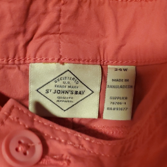 St. John's Bay Pink Capris - Picture 2 of 11